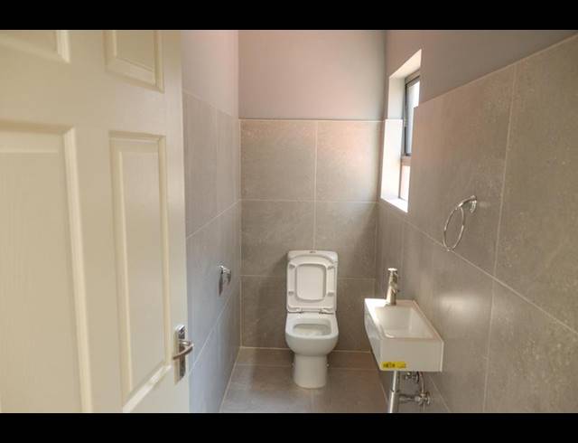 3 BEDROOM HOUSE FOR SALE IN GREEN HILLS